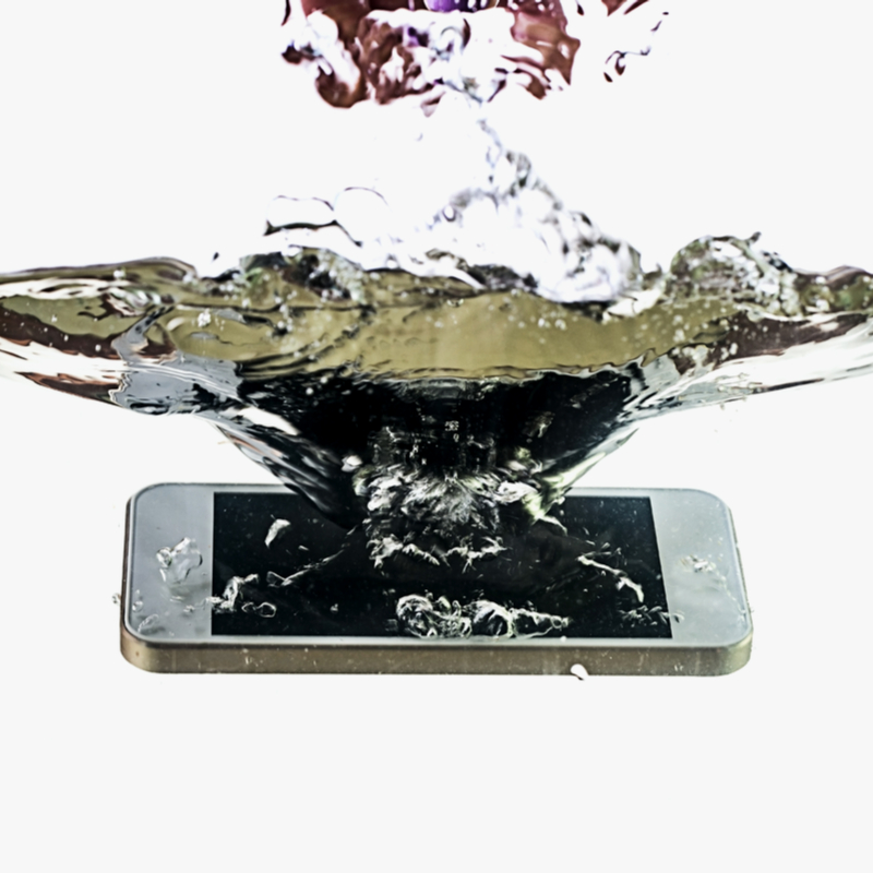 水没するiPhone